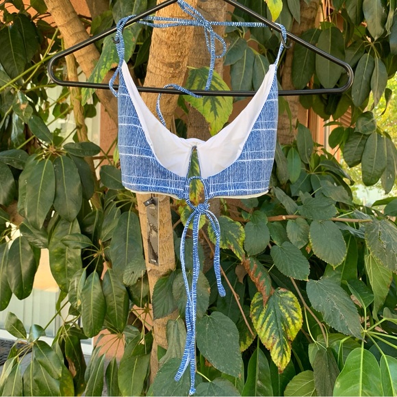 NWT Cassis Halter Top- Off the grid in Pacific Blue ! - Picture 3 of 3
